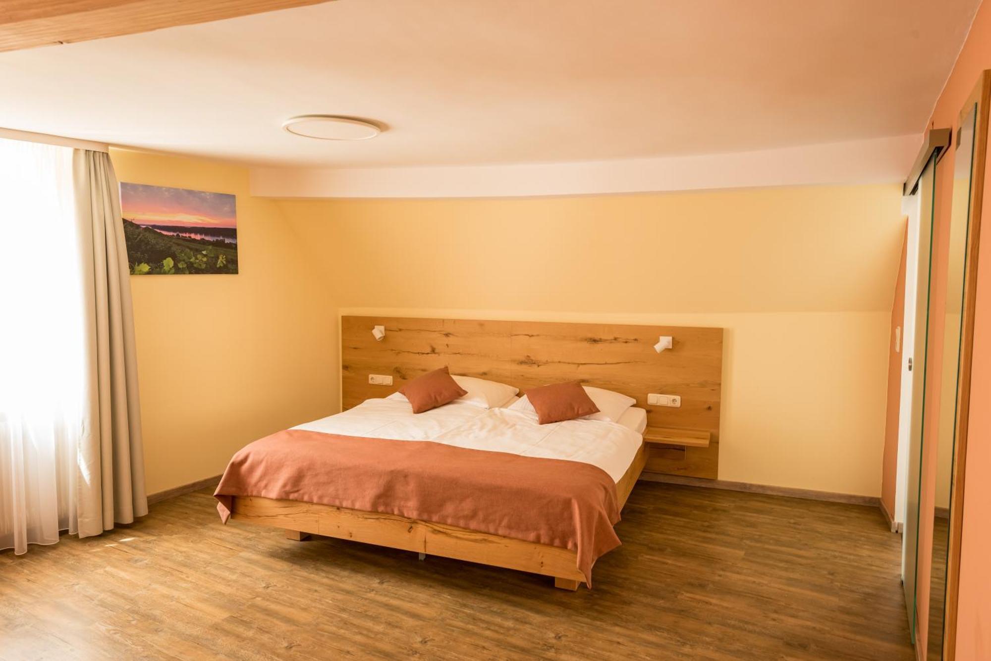 Weingut & Gaestehaus Julianenhof Nierstein Dış mekan fotoğraf